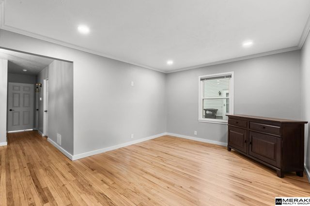 8335 California Street, Omaha, NE 68114