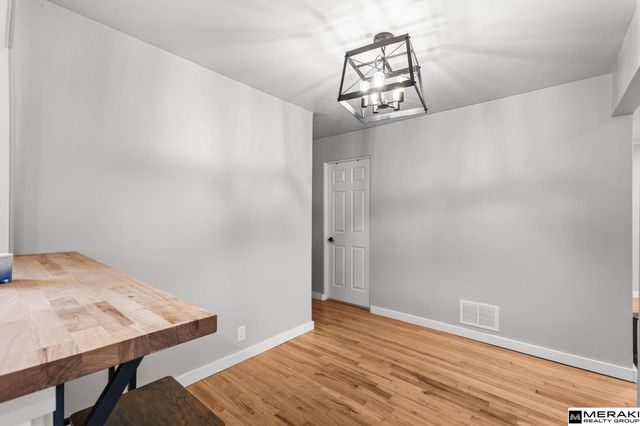 8335 California Street, Omaha, NE 68114