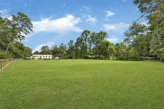 31119 Green Tree Road, Magnolia, TX 77354