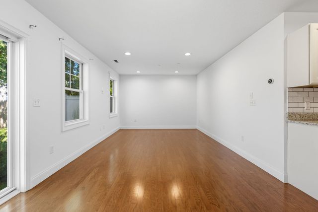 75 Deerwood Dr Unit B, Nashua, NH 03063