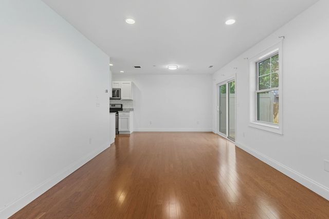 75 Deerwood Dr Unit B, Nashua, NH 03063