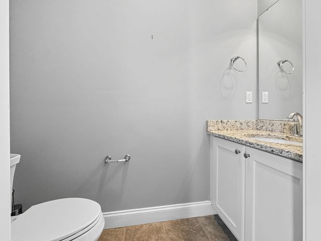 75 Deerwood Dr Unit B, Nashua, NH 03063