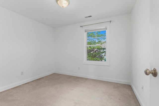 75 Deerwood Dr Unit B, Nashua, NH 03063