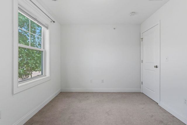 75 Deerwood Dr Unit B, Nashua, NH 03063