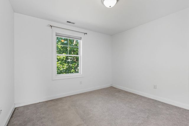 75 Deerwood Dr Unit B, Nashua, NH 03063