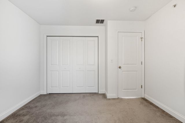 75 Deerwood Dr Unit B, Nashua, NH 03063