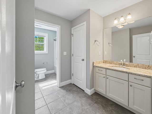 75 Deerwood Dr Unit B, Nashua, NH 03063