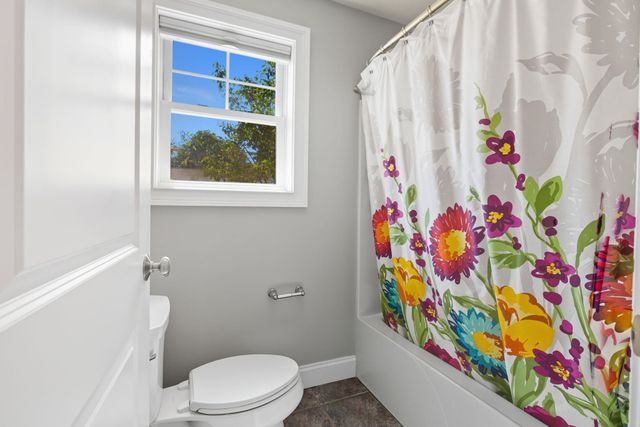 75 Deerwood Dr Unit B, Nashua, NH 03063