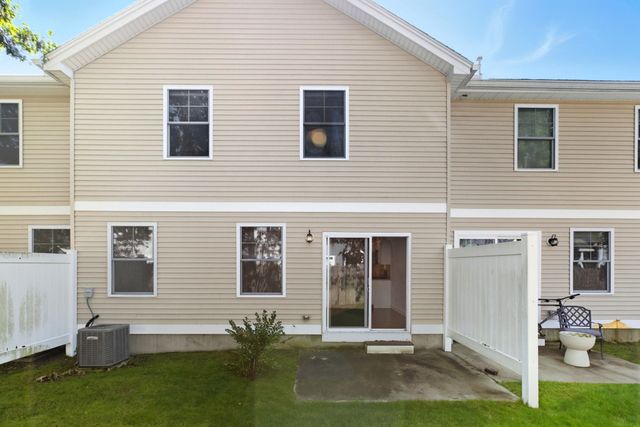 75 Deerwood Dr Unit B, Nashua, NH 03063