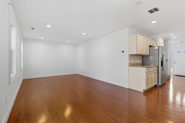 75 Deerwood Dr Unit B, Nashua, NH 03063
