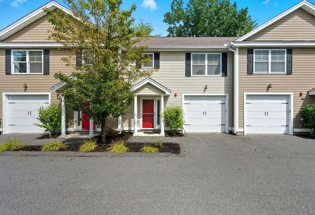 75 Deerwood Dr Unit B, Nashua, NH 03063