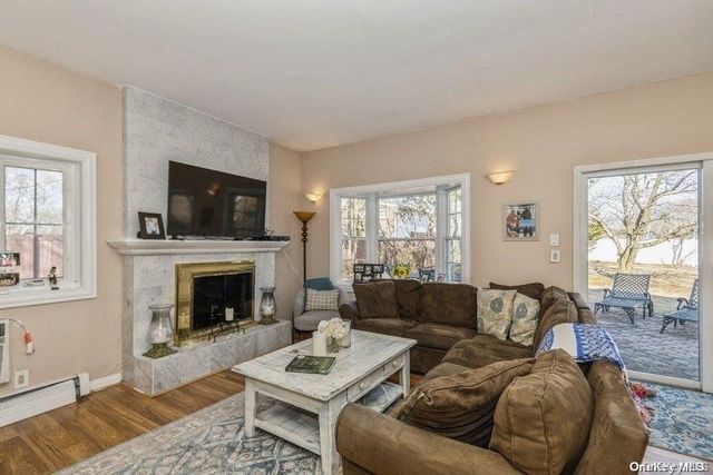 93 Beacon Hill Road, Port Washington, NY 11050