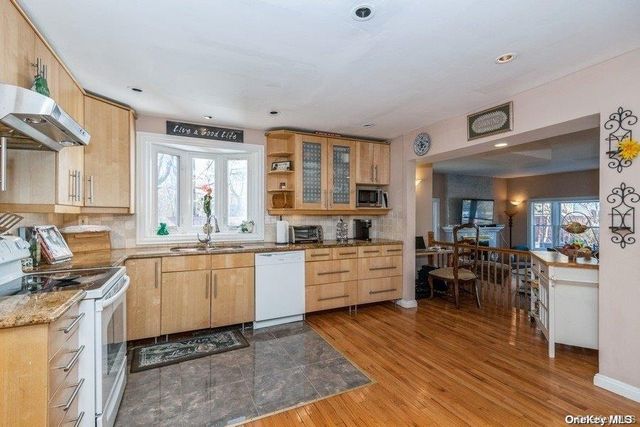 93 Beacon Hill Road, Port Washington, NY 11050