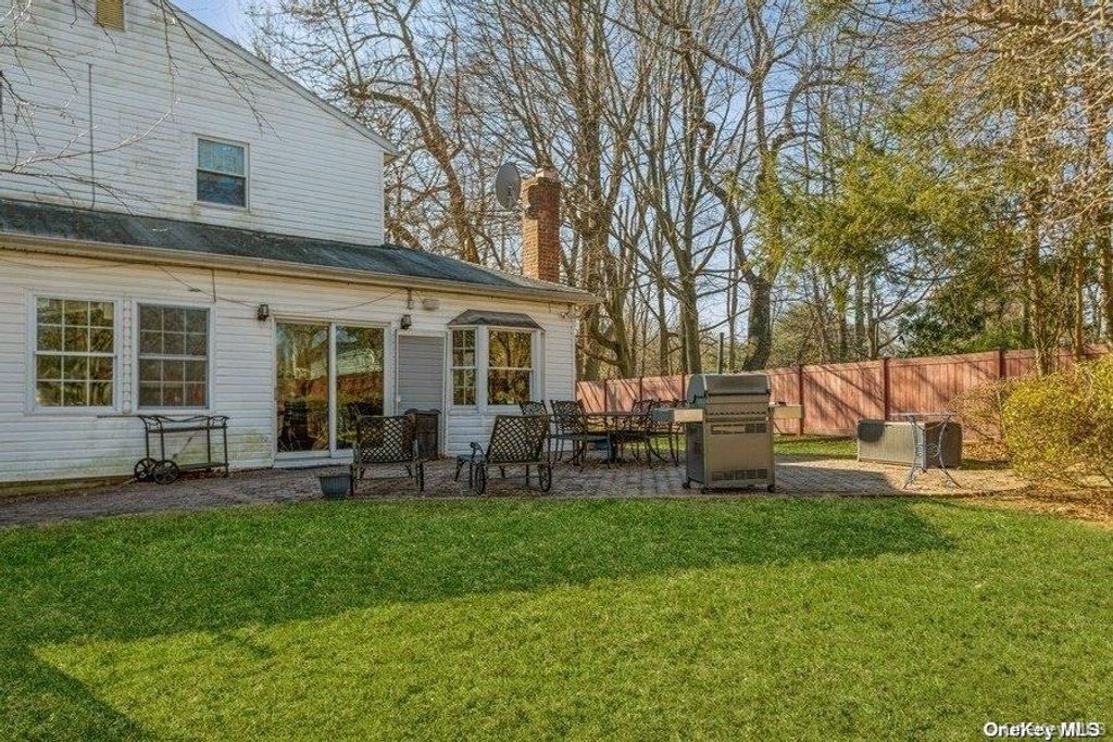 93 Beacon Hill Road, Port Washington, NY 11050 — photo 2
