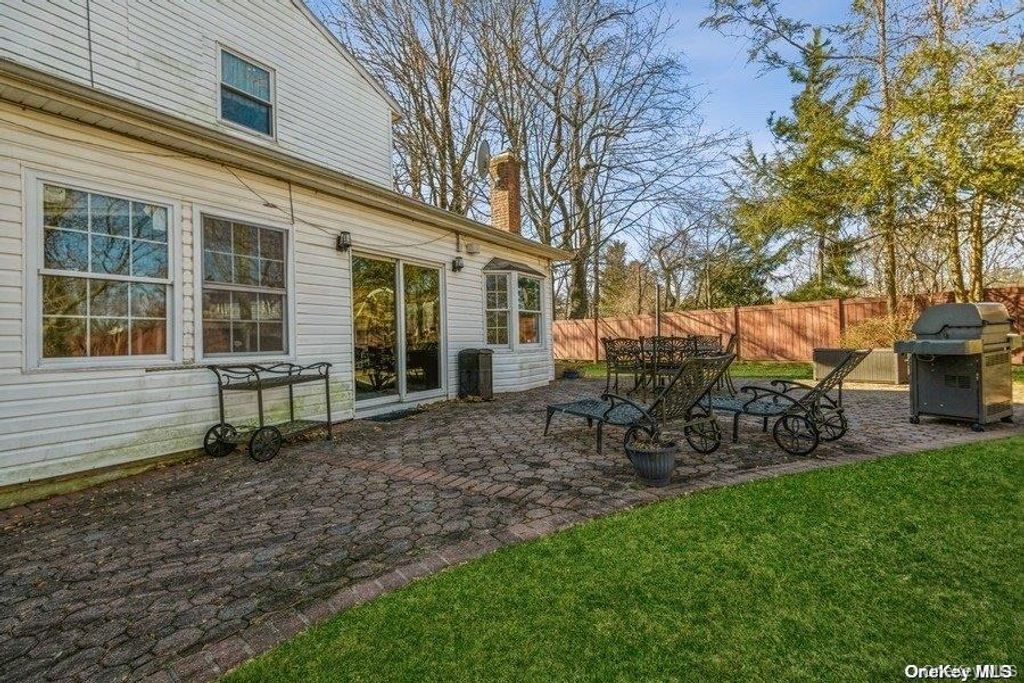 93 Beacon Hill Road, Port Washington, NY 11050 — photo 3