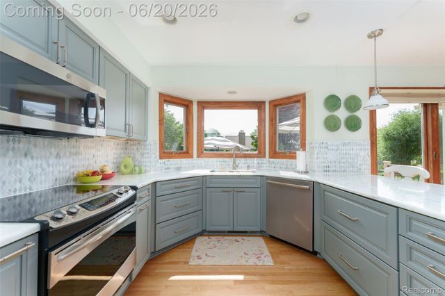 20216 Ellen Drive, Livonia, MI 48152