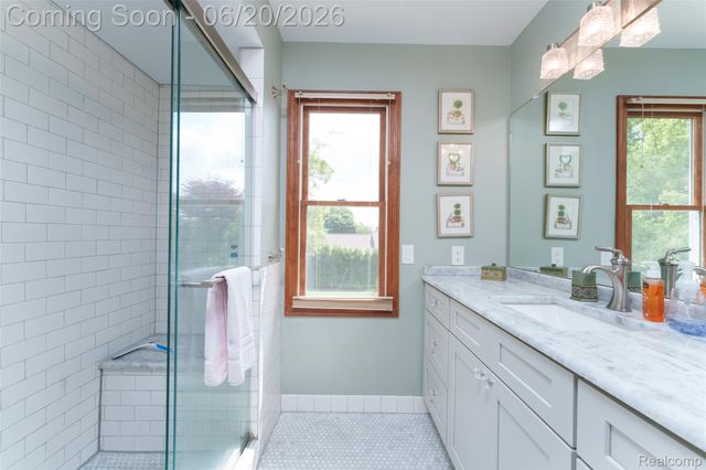 20216 Ellen Drive, Livonia, MI 48152