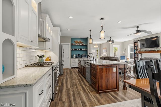 3098 Huntcliffe Road NE, Canton, OH 44721