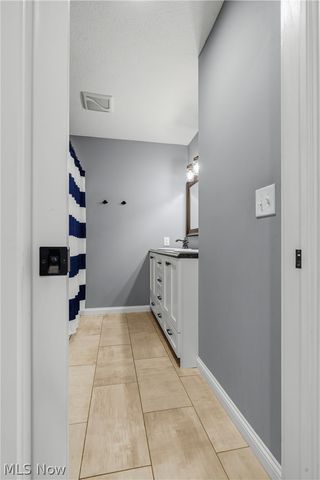 3098 Huntcliffe Road NE, Canton, OH 44721