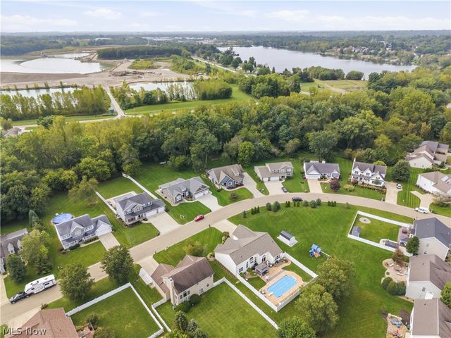 3098 Huntcliffe Road NE, Canton, OH 44721