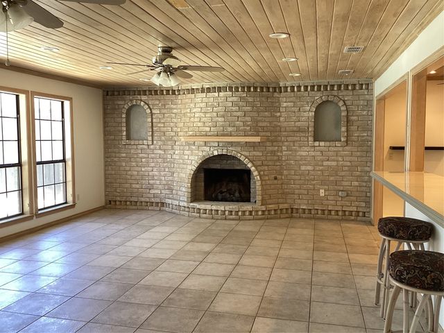 4909 Boulder Lake Road, Fort Worth, TX 76103