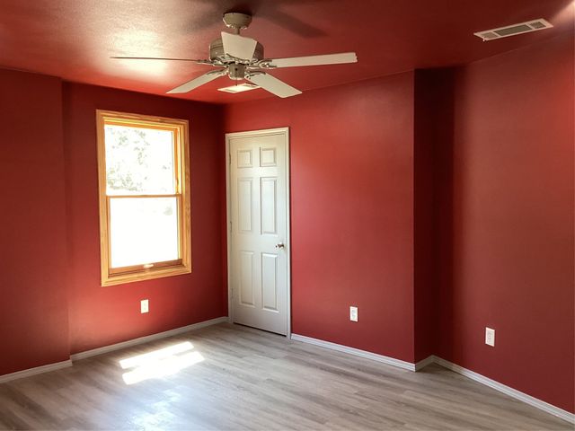 4909 Boulder Lake Road, Fort Worth, TX 76103