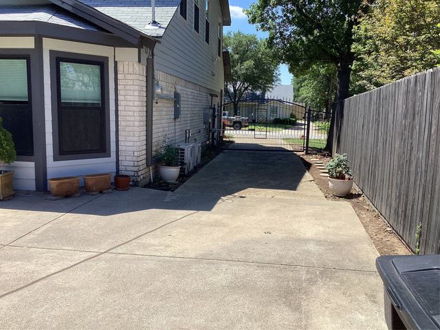 4909 Boulder Lake Road, Fort Worth, TX 76103