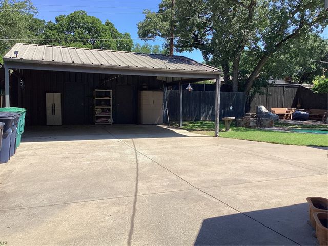 4909 Boulder Lake Road, Fort Worth, TX 76103