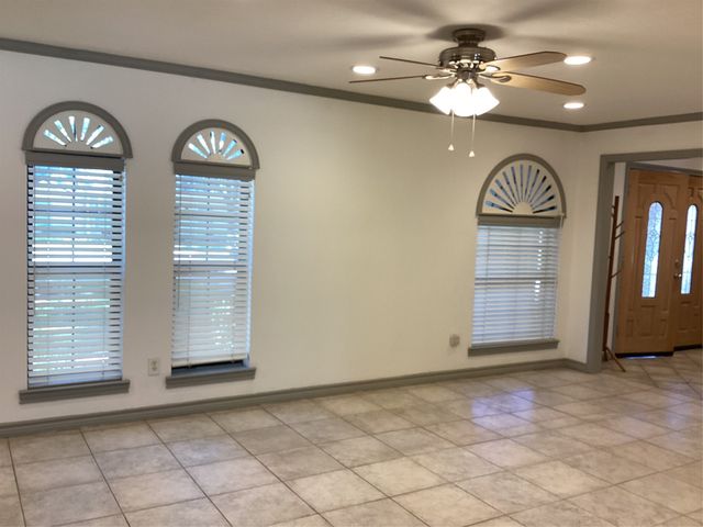 4909 Boulder Lake Road, Fort Worth, TX 76103