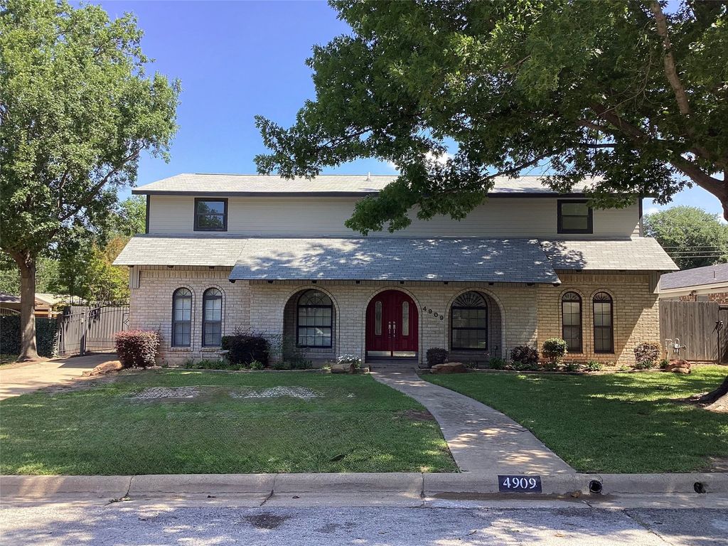 4909 Boulder Lake Road, Fort Worth, TX 76103