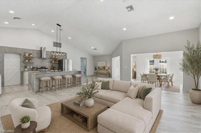 10225 Boca CIR, Naples, FL 34109