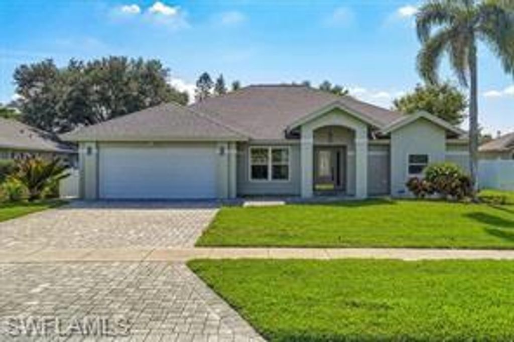 10225 Boca CIR, Naples, FL 34109