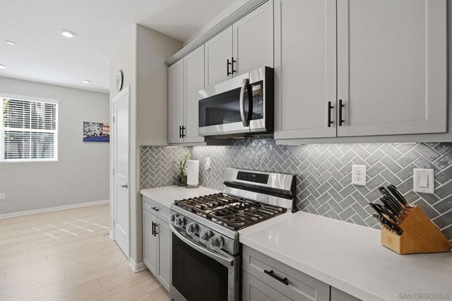1700 Valley Oak Way, Oceanside, CA 92056