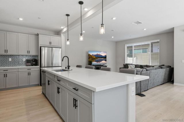 1700 Valley Oak Way, Oceanside, CA 92056