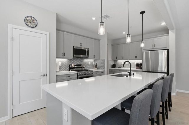 1700 Valley Oak Way, Oceanside, CA 92056