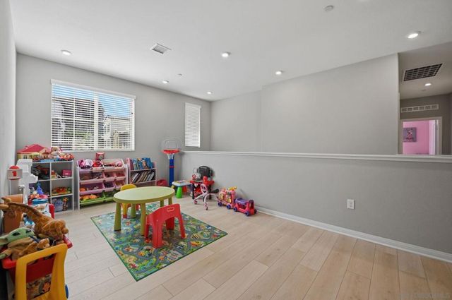 1700 Valley Oak Way, Oceanside, CA 92056