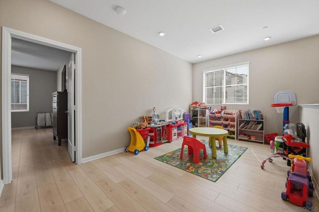 1700 Valley Oak Way, Oceanside, CA 92056