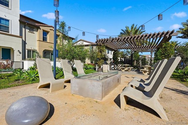 1700 Valley Oak Way, Oceanside, CA 92056