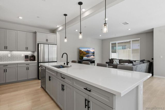 1700 Valley Oak Way, Oceanside, CA 92056