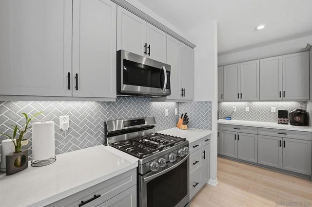 1700 Valley Oak Way, Oceanside, CA 92056