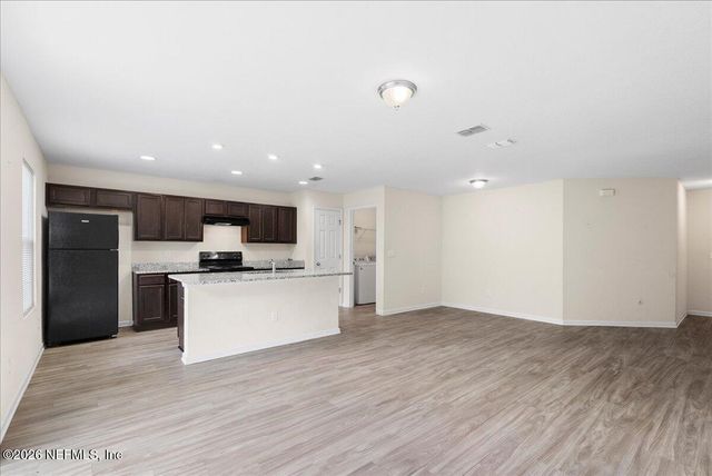 475 COLE Road W, Jacksonville, FL 32218