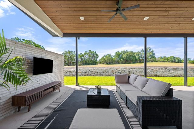 402 Rolling Hills RD, Liberty Hill, TX 78642