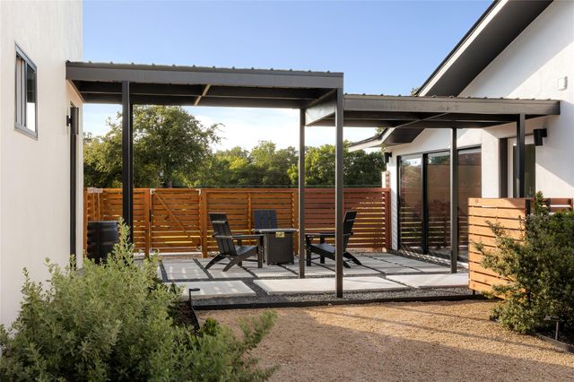 402 Rolling Hills RD, Liberty Hill, TX 78642
