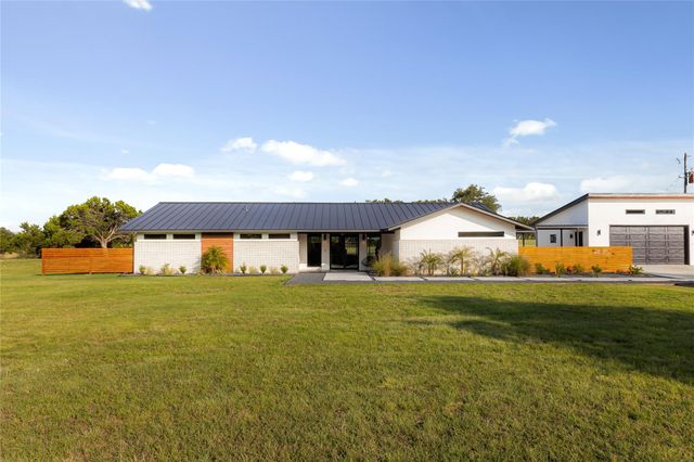402 Rolling Hills RD, Liberty Hill, TX 78642