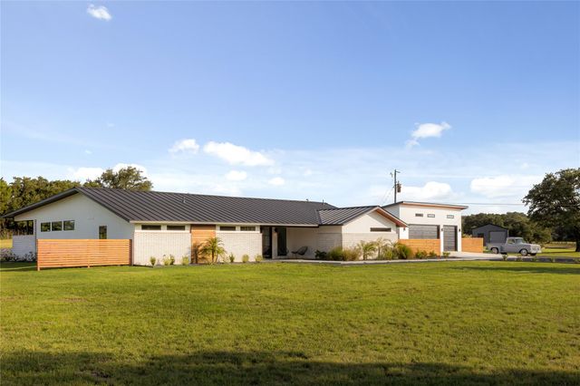 402 Rolling Hills RD, Liberty Hill, TX 78642