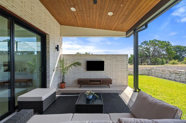 402 Rolling Hills RD, Liberty Hill, TX 78642