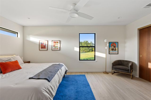 402 Rolling Hills RD, Liberty Hill, TX 78642