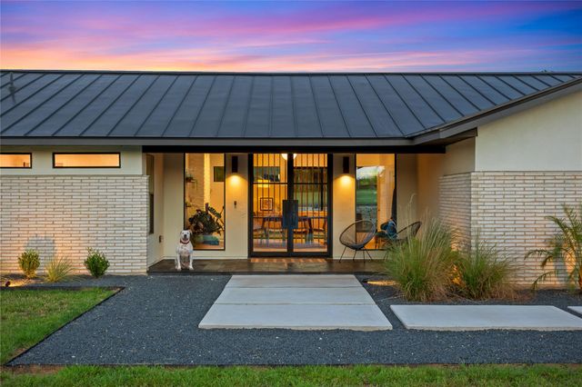 402 Rolling Hills RD, Liberty Hill, TX 78642