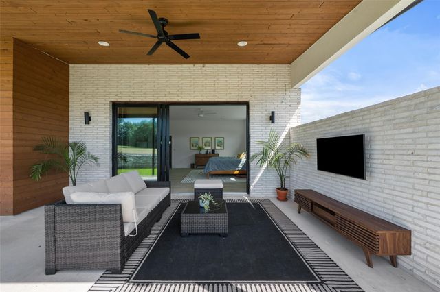 402 Rolling Hills RD, Liberty Hill, TX 78642