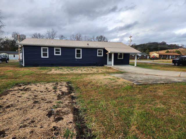 1318 Meadowbrook Dr, Pulaski, TN 38478